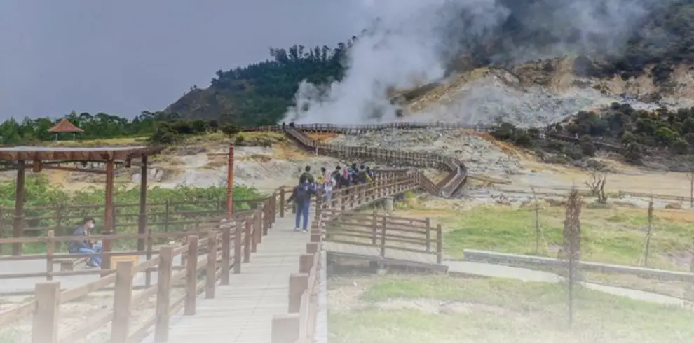 paket wisata ke Dieng